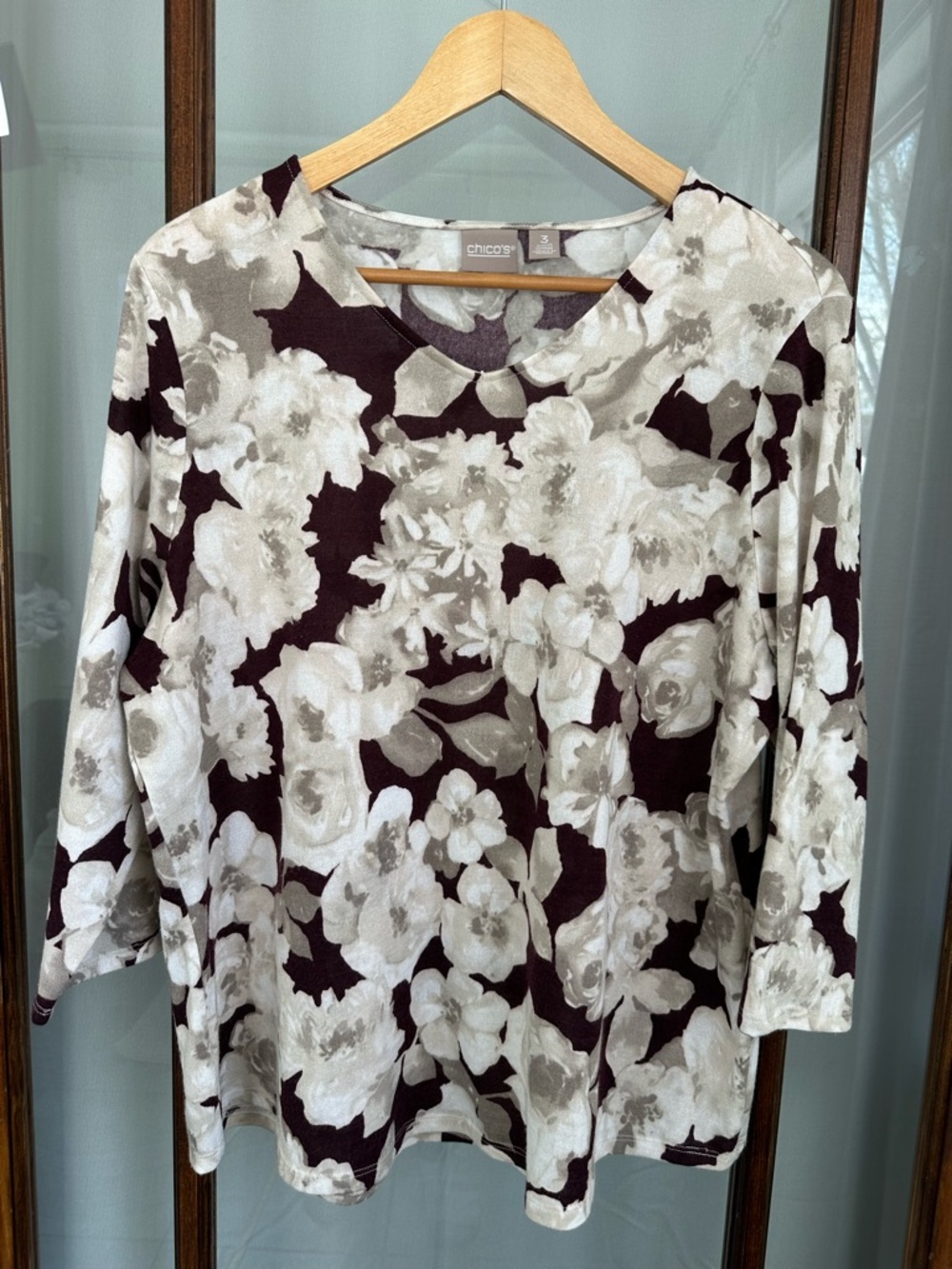 Chicos Womens Sz 3 Pull Over Gorgeous Purple White Floral 3/4 sleeve Top Cute!